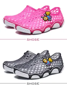 Kinderschuhe Detailansicht, atmungsaktive Badeschuhe für Jungen und Mädchen, Lochdesign.