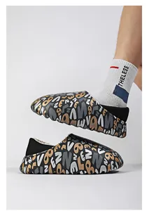 Zapatos de algodón de invierno cálidos slip-on casual forrados de felpa detalle.