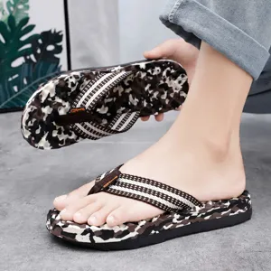 Men's outdoor camo flip-flops summer casual beach sandals with soft sole and woven straps.