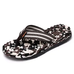 Men's summer camo flip-flops, comfortable soft sole beach sandals for outdoor casual wear.
