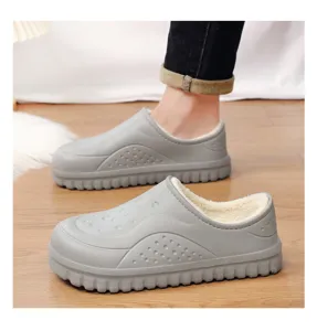 Winter men fleece lined clogs detail view showing thick sole and soft warm interior lining design.