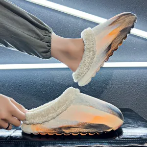 Winter plush warm cotton slippers for men and women, thick platform indoor anti-slip furry shoes.