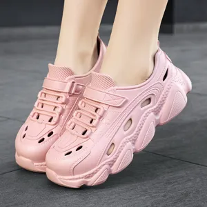 Pink chunky hollow garden shoes, lightweight breathable summer beach casual platform sandals.