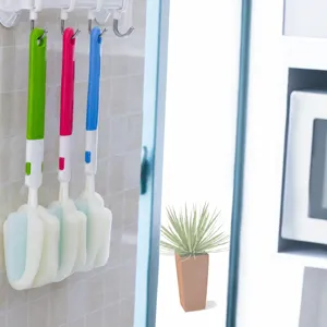 Cepillo de esponja para tazas de mango largo para limpiar botellas y utensilios de cocina.