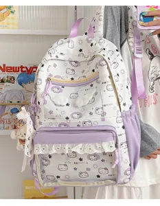 Vista dettagliata dello zaino ita kawaii giapponese con tasca trasparente e stampa di gatto.