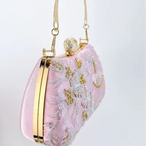 Κομψή ροζ κεντημένη βραδινή τσάντα clutch με χρυσό μεταλλικό πλαίσιο και λαβή για γυναίκες