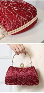 Vista detallada del elegante bolso de mano rojo con pedrería y marco de metal dorado.
