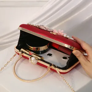 Bolso de noche de terciopelo rojo con decoración de flores de perles, bolso de mano elegante.