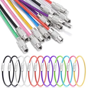 Llaveros de cable de acero revestido de colores con cierres de rosca metálicos seguros para uso diario.