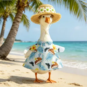 Vue détaillée de la tenue hawaïenne tropicale pour oie avec chapeau de paille et chemise.