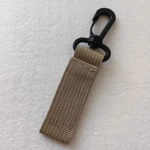 Detail rugzak webbing draaihaak, duurzame plastic karabijnhaak met stevige nylon band voor camping.