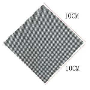 Gedetailleerd overzicht vierkant zwart plastic gaas kussen voor bloempot afvoer, 10x10cm.