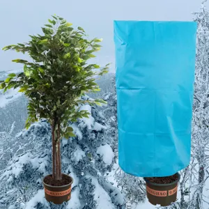 Winterschutz für Pflanzen Vliesstoff blaue Abdeckung Frostschutz für Bäume im Garten.