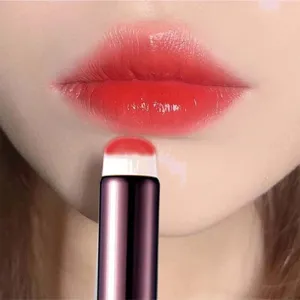 Round head lip brush makeup tool for smooth lipstick application and precise lip blending.