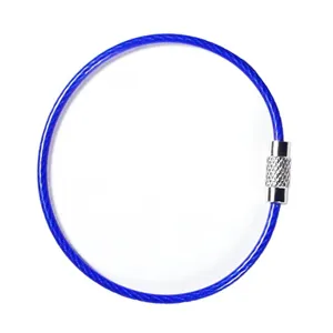 Llavero de cable de acero recubierto de azul con cierre de rosca para uso diario versátil.