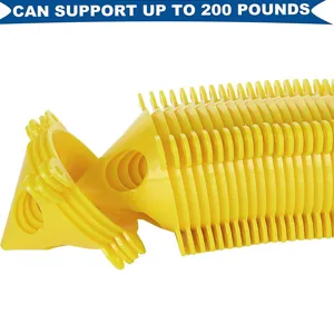 Detail de support de peinture conique en plastique jaune avec structure empilable.