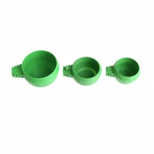 Round bird food bowl size chart, green plastic cage feeder with L, M, S dimensions and clear specs.