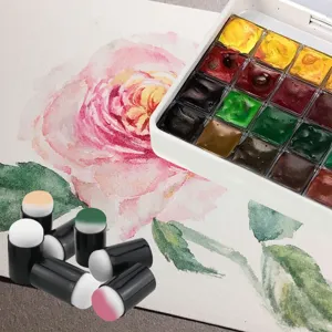 Gedetailleerd overzicht van vinger-sponstampons en aquarelset voor creatieve handarbeid.