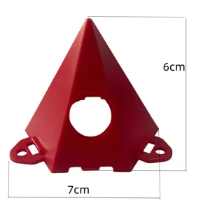 Roter Kunststoff Pyramide Farbständer Detailansicht mit 6cm Höhe und 7cm Basis Maße.
