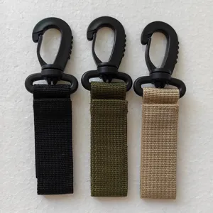 Langlebiger taktischer Gurtbandhaken mit drehbarer Plastikschnalle für Outdoor Rucksäcke.