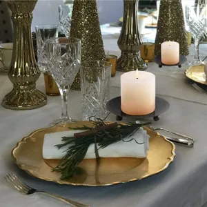 Bandeja portavelas de hierro negro americano con vela de pilar para decoracion mesa