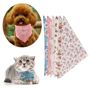 Joli bandana floral pour animal de compagnie, bavoir triangulaire en coton pour petits chiens chats.