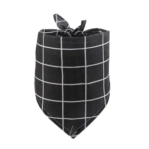 Bandana pour animal de compagnie à carreaux noirs et blancs, écharpe élégante pour chiens.