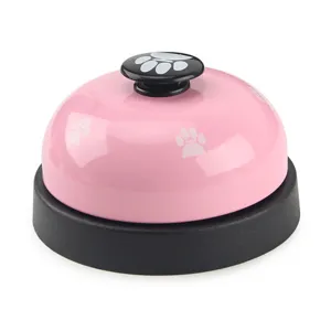 Clochette d'entraînement pour animaux en métal rose avec empreinte de patte, jouet interactif.