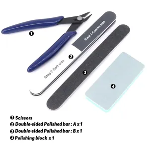 Detailansicht des Modellbau-Werkzeugsets mit Seitenschneider und praktischen Polierfeilen.