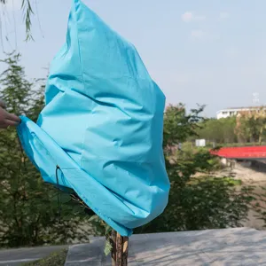 Winterschutz fuer pflanzen vlies abdeckung frostschutz baumhaube winterfester pflanzenschutz
