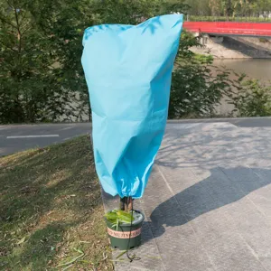Winterschutzhülle für Pflanzen im Freien Vliesstoff Frostschutz Baumschutzbeutel blau.