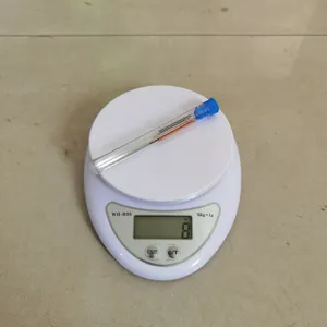 Aiguille de nettoyage de buse d'imprimante 3D et outil de débouchage d'essuie-glace en tube.
