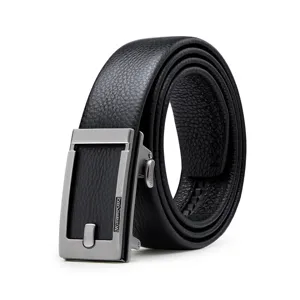 Ceinture homme en cuir noir avec boucle automatique en métal pour style élégant chic.