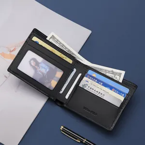 Portafoglio da uomo in vera pelle nera con scomparti per carte e finestra per foto.