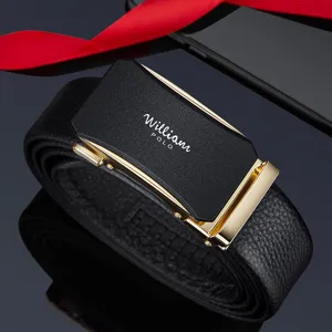 Ceinture habillée pour homme en cuir véritable avec boucle automatique noire et bordure dorée.