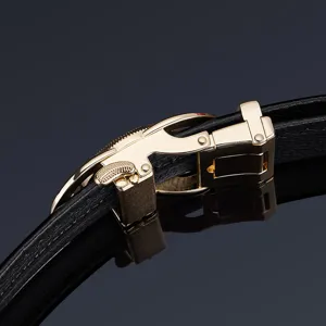 Ceinture en cuir pour homme de haute qualité avec boucle dorée élégante et sangle en cuir.
