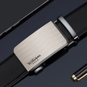 Cintura da uomo in pelle con fibbia automatica metallica, elegante stile business.