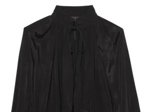 Elegante zwarte blouse met lange mouwen, opstaande kraag en strikdetail voor dames.