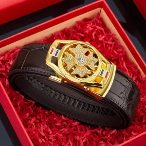 Luxuriöser Herren Ledergürtel mit goldener Strass Automatikschnalle in eleganter Geschenkbox.