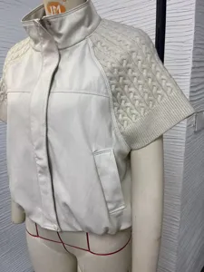Giacca donna similpelle maglia contrasto collo alto maniche corte stile elegante.
