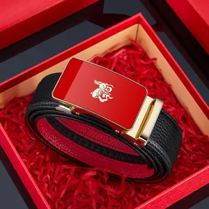Heren rode lederen riem met automatische gesp konijn ontwerp in luxe geschenkdoos
