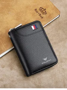 Vista detallada del llavero de cuero genuino para hombre, textura negra, cremallera.