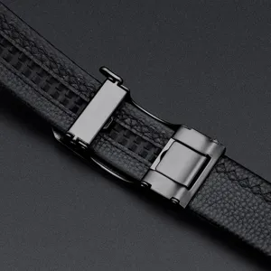 Cintura da uomo in vera pelle per affari casual con elegante fibbia automatica in metallo nero.
