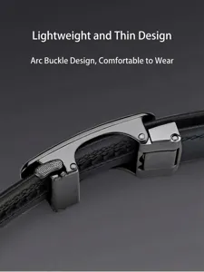 Detalle de hebilla de cinturón automático de cuero para hombre, diseño de metal negro, fino.