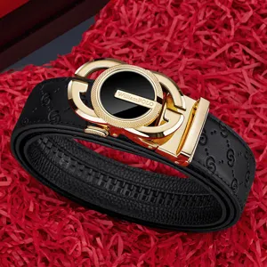 Cintura da uomo in vera pelle di lusso con elegante fibbia automatica in lega dorata.