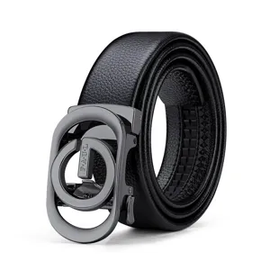 Cintura da uomo in pelle nera con fibbia automatica, accessorio elegante casual e formale.