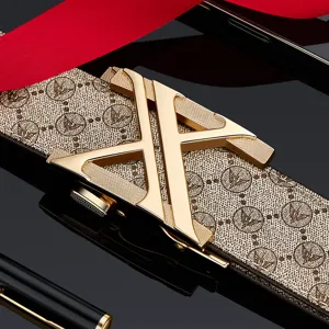 Ceinture en cuir de luxe pour hommes style affaires avec boucle en métal doré rétro design.