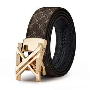 Ceinture en cuir pour homme avec boucle automatique et motif monogramme aigle classique.