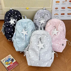 Stijlvolle grote polkadot schoolrugzak met sterhanghanger voor dames en meisjes.