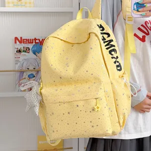 Gelber Rucksack mit Sternen Muster für Damen, süße Schultasche und Freizeittagung.